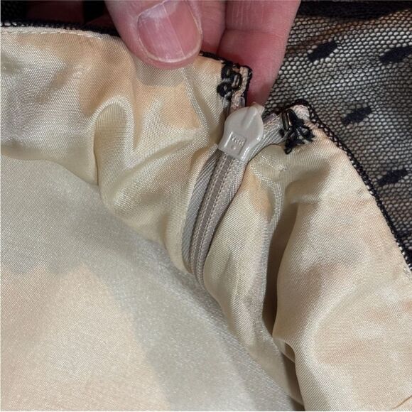 Tracy Reese | Black Taffetta Lace Mesh Skirt 8 - Picture 5 of 16